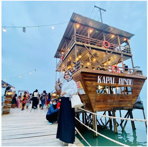 Wisata Cafe Dermaga Rindu Madura