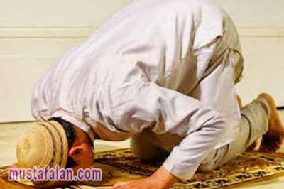10 Hadist Tentang Sholat Adalah Tiang Agama Mustafalan