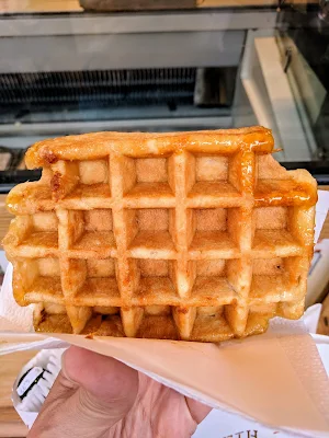 What to eat on a 4 hour layover in Brussels: Belgian waffle at Aux Gaufres de Bruxelles