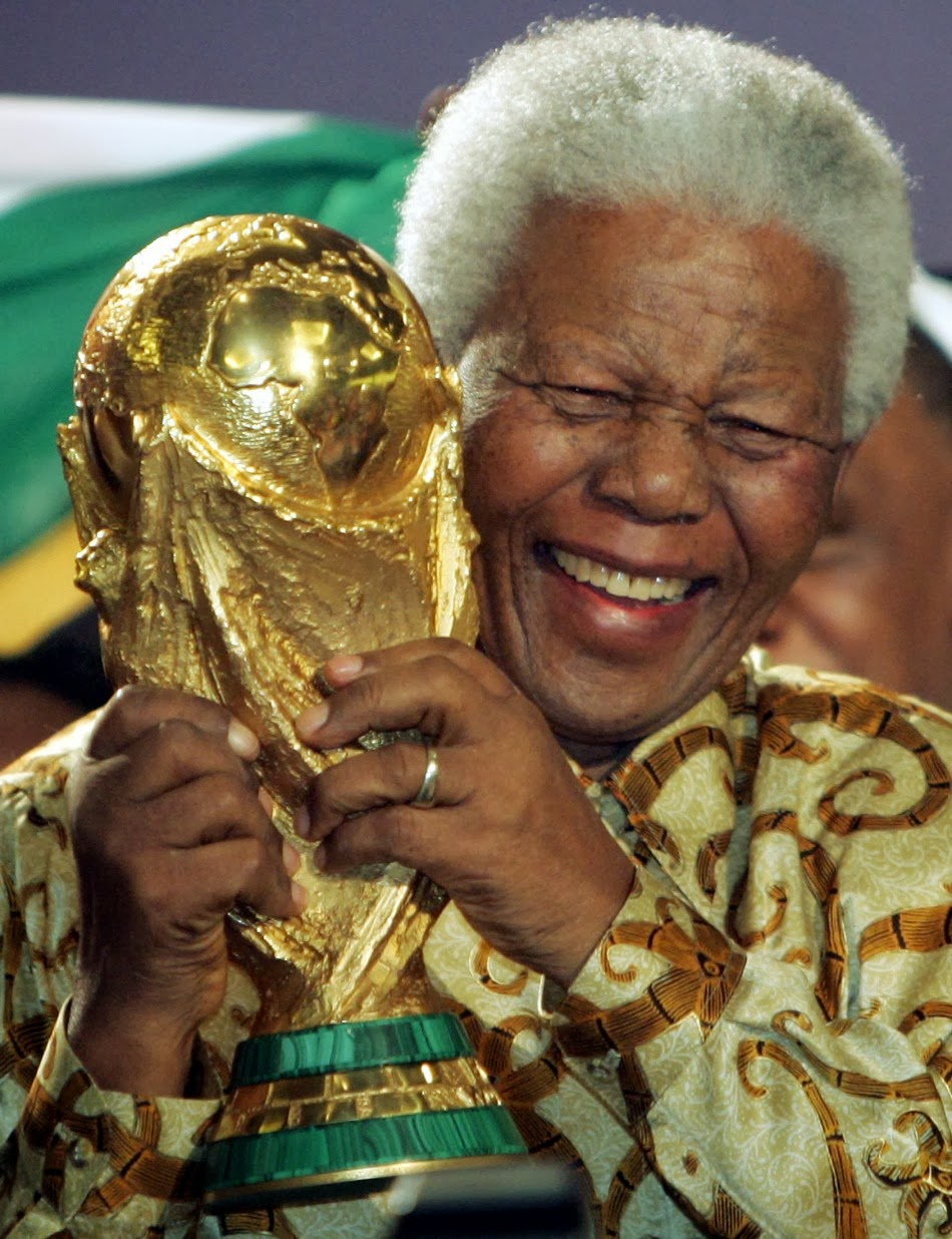 Nelson+Mandelau0027s+Death-+Celebrities+React-3.jpg