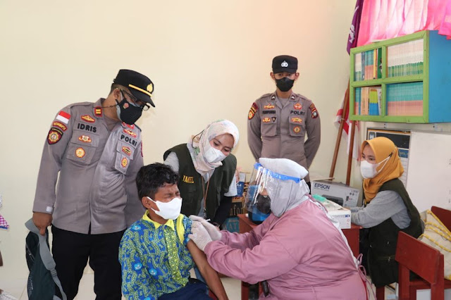 Nasi Kapau Polres Lingga Jangkau Desa Pekajang Nasi Kapau Polres Lingga Jangkau Desa Pekajang