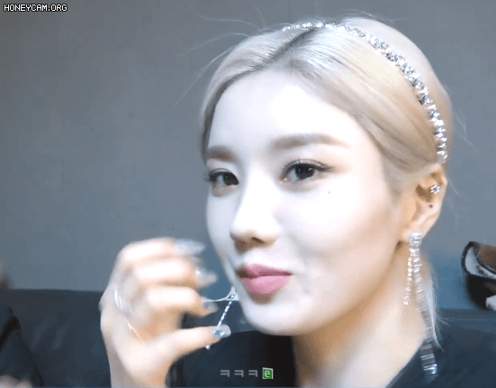미모가 선 넘은 권은비