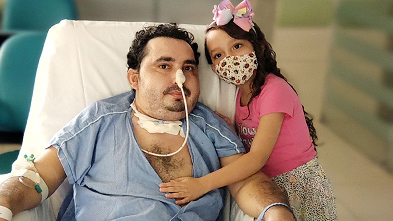 Dia dos Pais: Hospital no Ceará deixa paciente com doença rara ver a filha