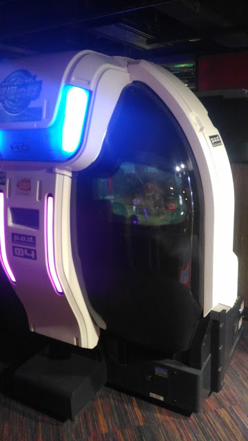 Alors que nous on a encore les jeux des années 2000 eux ils ont des bornes d'arcades avec 3 écrans 