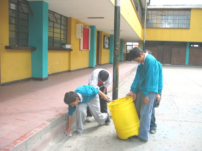Como evitar tirar basura en la escuela – Medidas de cajones de