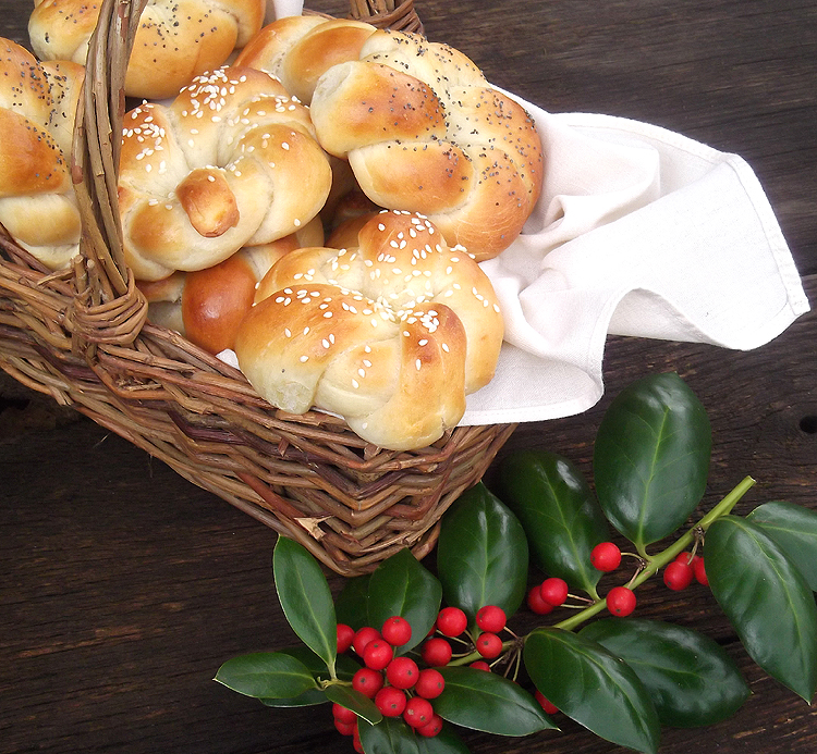 Knotted Dinner Rolls from Fine Cooking Magazine, October/November 2011