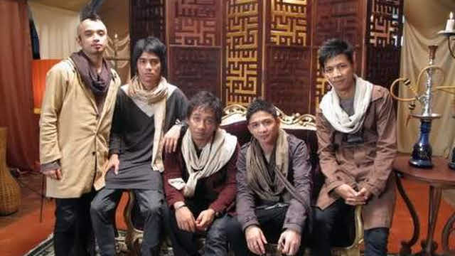 Lirik Lagu Ungu - Penghuni Surga SejatiMu (OST. Para Pencari Tuhan Jilid 12) Lirik Lagu Ungu - Penghuni Surga SejatiMu (OST. Para Pencari Tuhan Jilid 12)