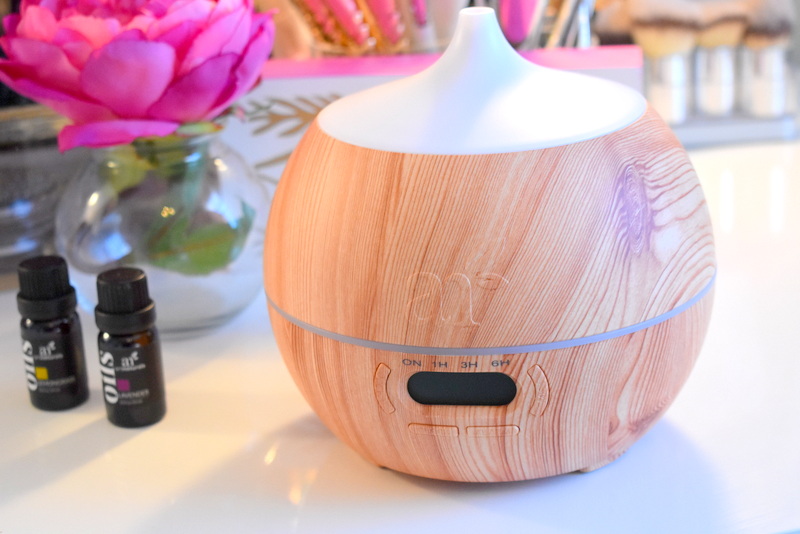 Fashion Maven... Mommy Art Naturals Bluetooth Diffuser and Essential Oils