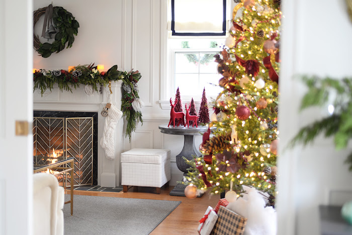 Red and white christmas tree. Christmas decor ideas. Living room decorated for Christmas