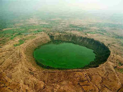 இந்தியாவில் விண்கல் விழுந்ததினால் உருவான மிகப்பெரிய   லோனார் ஏரி !! 12-1455269707-aerial-view-of-lonar