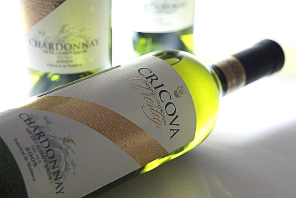 Фанагория авторское вино белое сухое. Вино санрайз шардоне белое сухое. Шато тамань шардоне вино кубани. Шардоне красное сухое. Вино шардоне chablis.