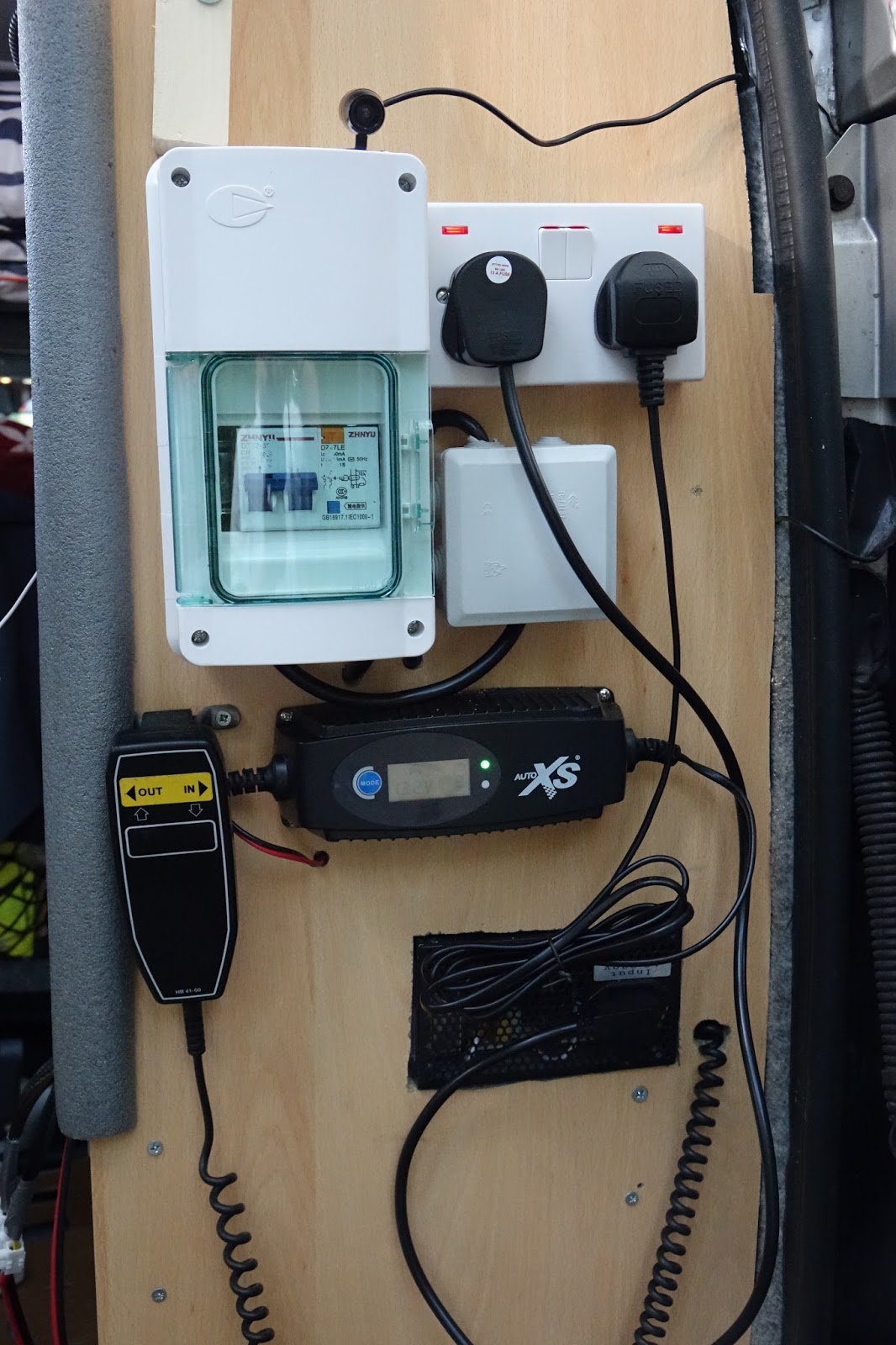 Conversion of a regular car into a MicroCamper Finalising the Electrics