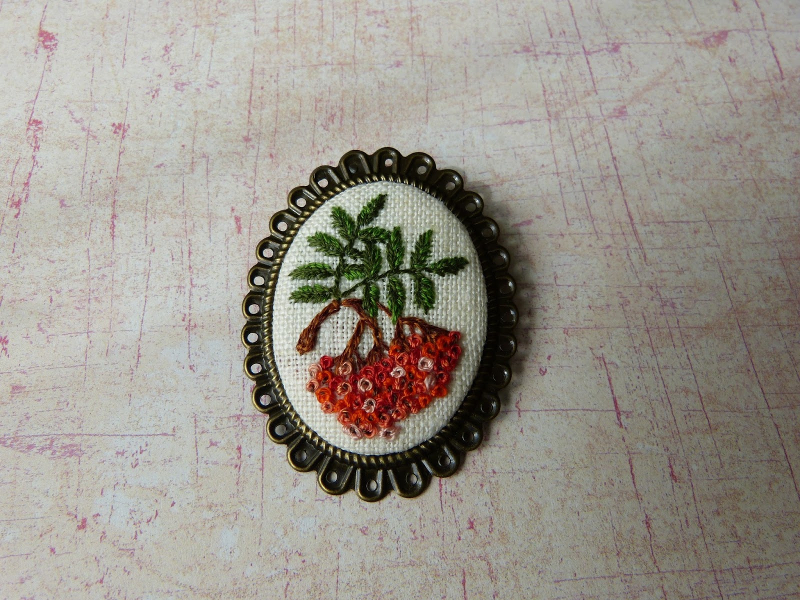 haftowana biżuteria, handmade jewerly, ebbroidered jewerly, broszka z haftem, embroidered pendant, embroidered brooch