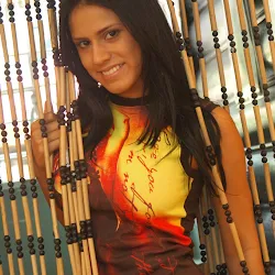 Andrea Rincon, Selena Spice Galer&iacute;a 36 - Shakiras, Camiseta Negra Con Amarillo y Rojo, Tanga Amarilla y Naranja Foto 9