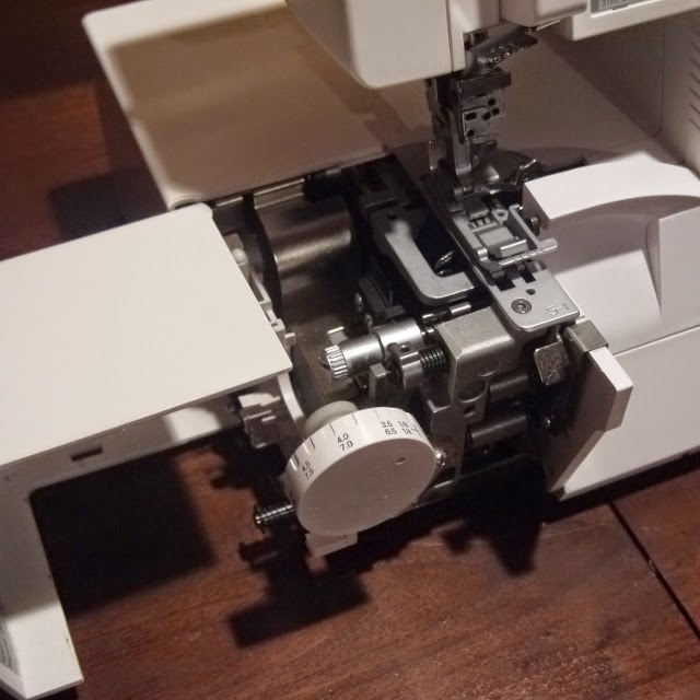 Tight Acres: Pfaff Coverlock 4862