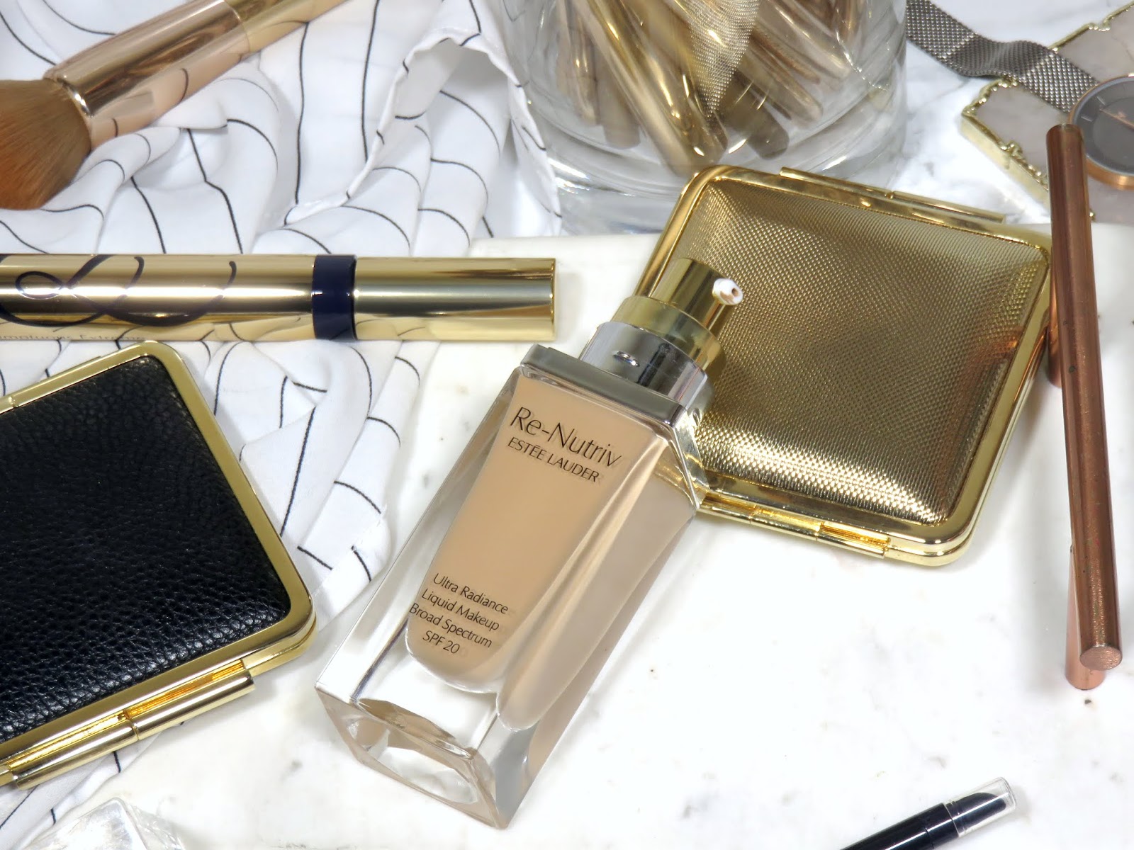 Fantasifulde Konsulat mel Review | Estee Lauder Re-Nutriv Ultra Radiance Liquid Makeup | PRETTY IS MY  PROFESSION