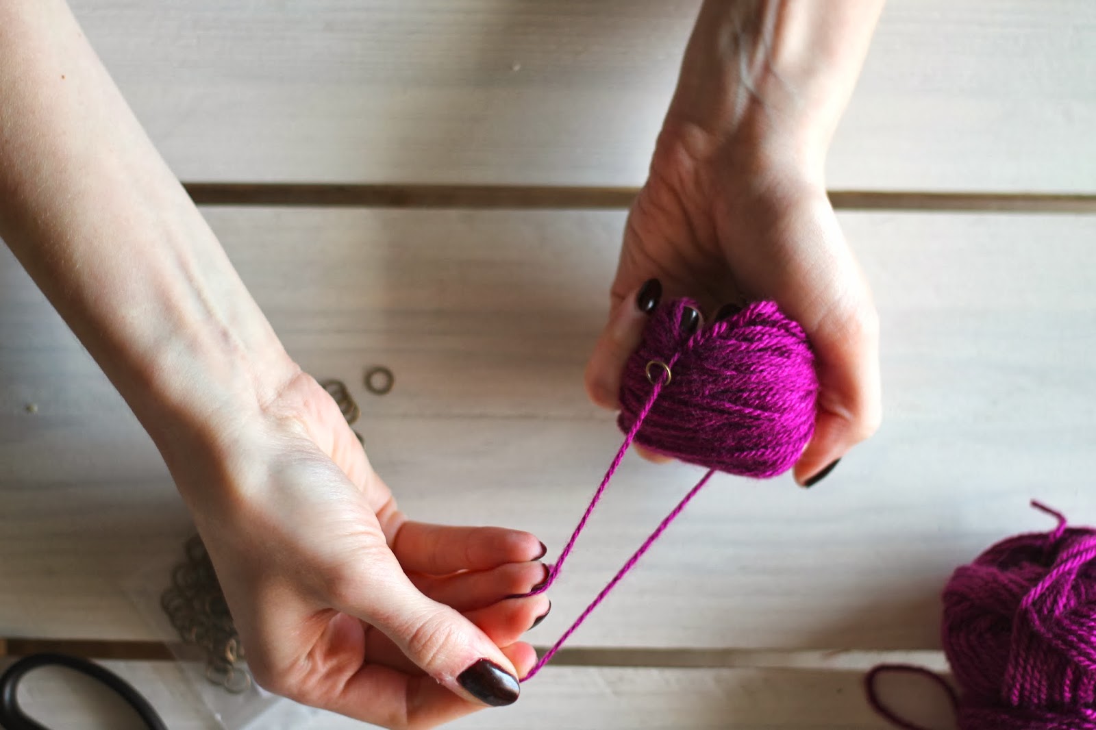 DIY : comment faire un pompom en laine sans carton ? — Slanelle Style