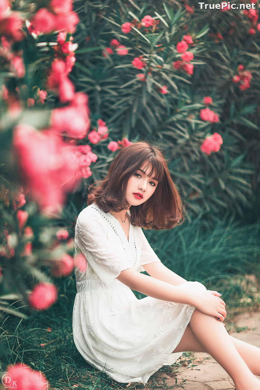 Image Vietnamese Model - Young Pretty Girl in White Dress and Flower Fence - TruePic.net - Picture-13