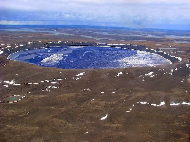 El cráter de impacto Pingualuit en Canadá