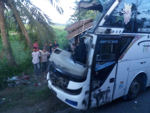 Foto: Bus Putra Pelangi dan Kurnia Tabrakan di Aceh Timur Oktober 4, 2019