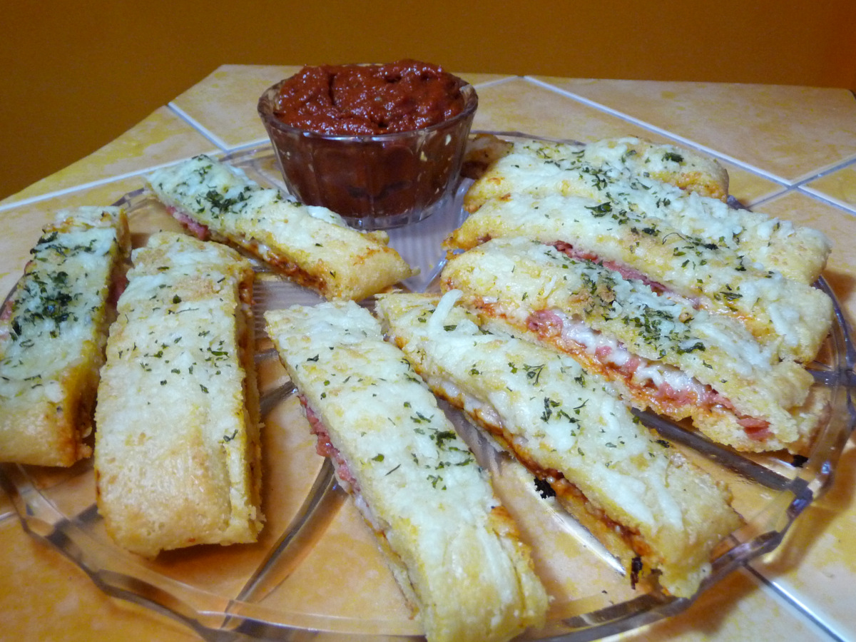 CHEESY PIZZA BREADSTICKS