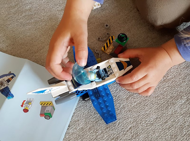 Damit die Kleinen groß sein können: Die LEGO 4+ Sets für Kinder ab 4 Jahren. Kleine Geschwister wollen gerne in den gleichen LEGO-Welten spielen wie die Großen.