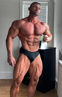 Hunks Bodybuilder with Classic Physique