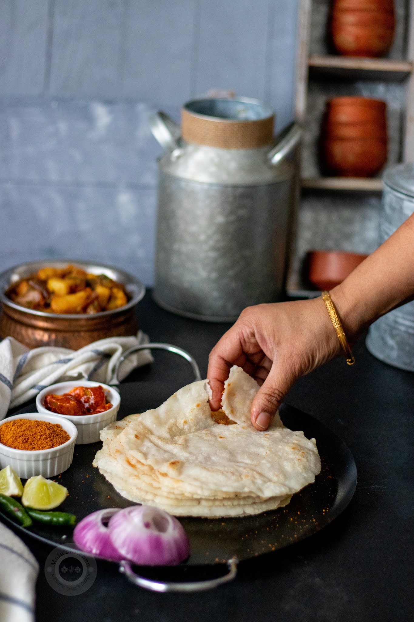 Ukkarisida Akki Rotti | Rice Flour Rotti - Malas-Kitchen