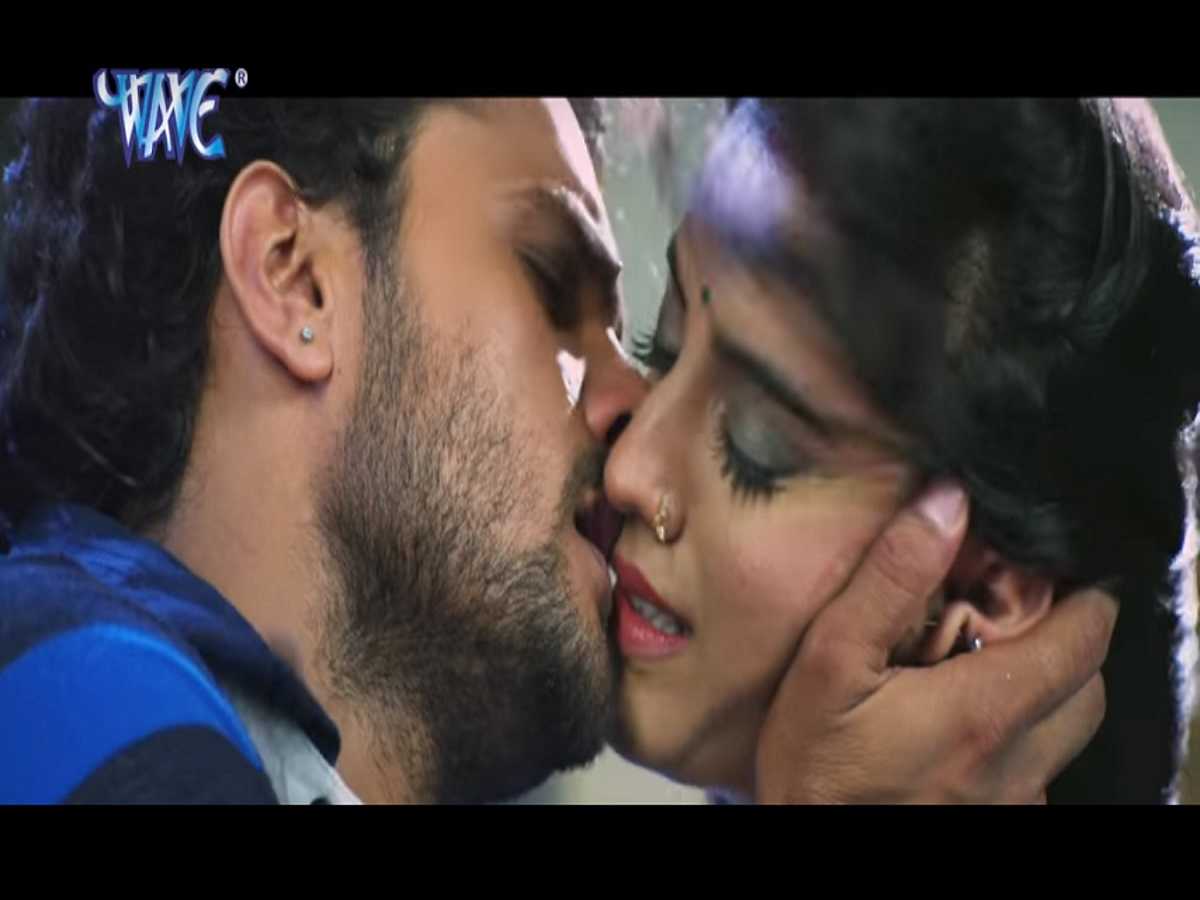 Bhojpuri Actors And Actress Hot Kissing Photos Romantic Kiss Picture
