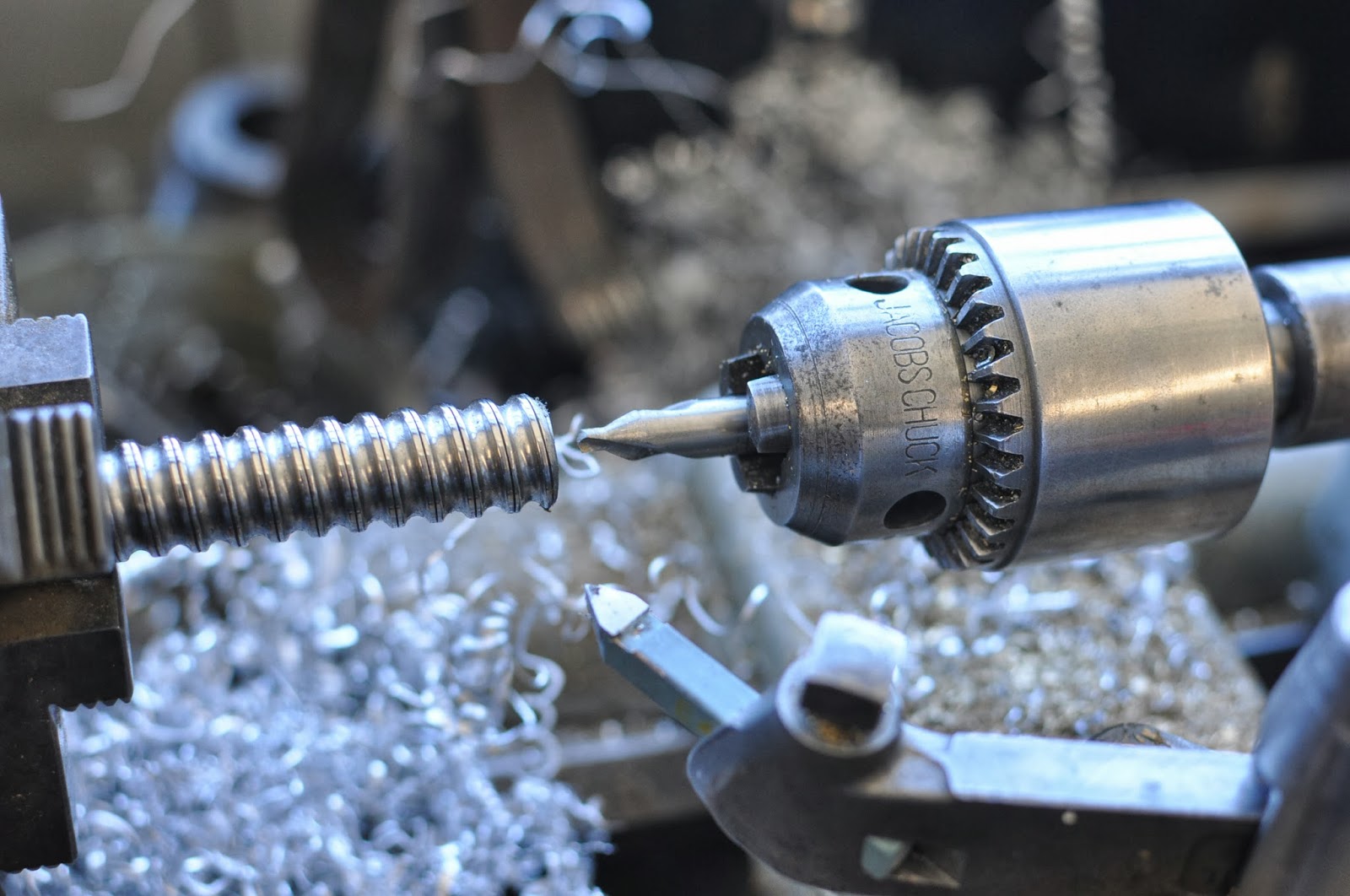handverker turning ball screws