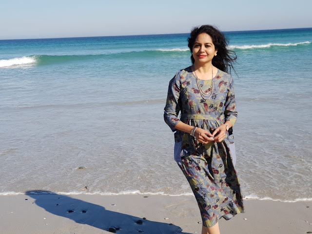 Singer Sunitha Latest Pics In Beach Looking Cute 3