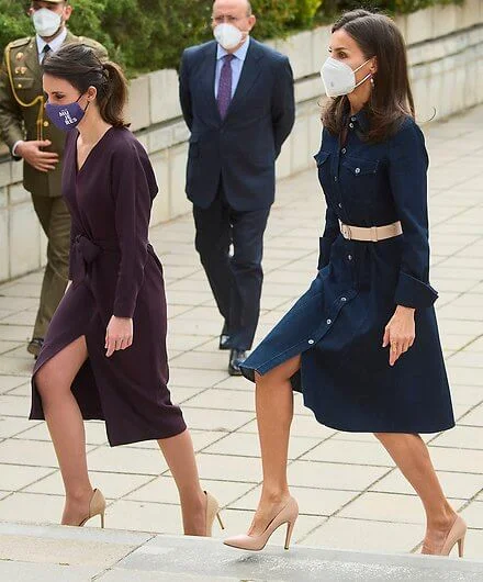 Queen Letizia wore a caddli stretch denim dress by Hugo Boss, and beethoven earrings by Tous. Minister Reyes Maroto and Minister Irene Montero