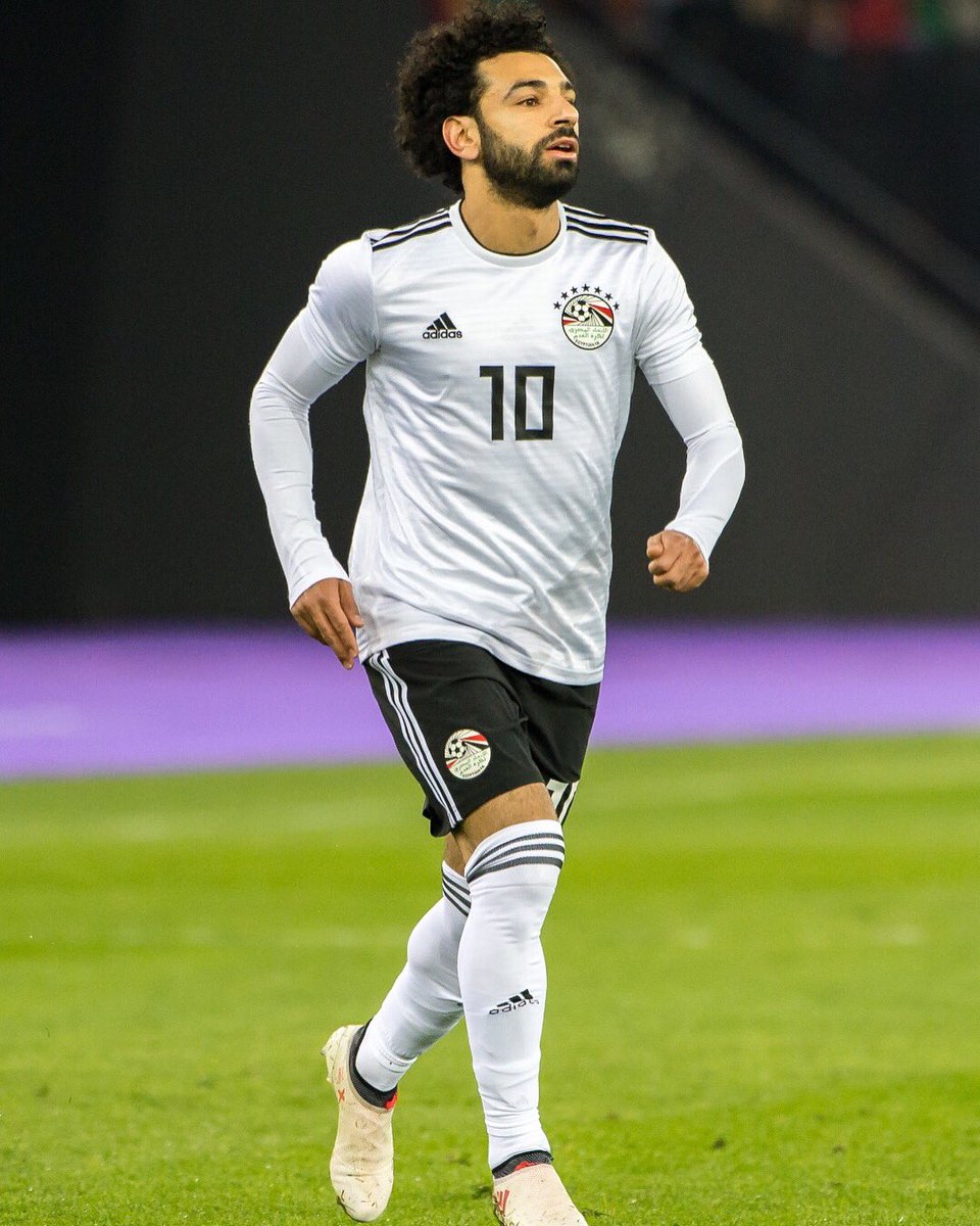 محمد صلاح لباس الابيض