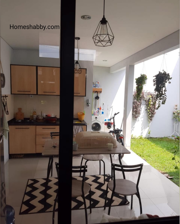 Desain Dapur Terbuka dan Semi Outdoor, Suasana Segar Menghadap Taman