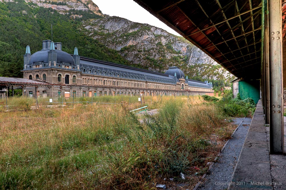 Ferrocarril : Estación Internacional de Canfranc - Click on picture to view album