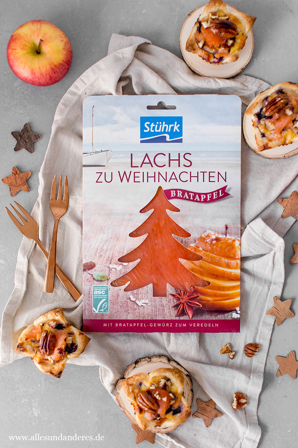 Mini-Blätterteig-Quiches mit gravad Lachs und Apfel-Rotkohl-Füllung ...