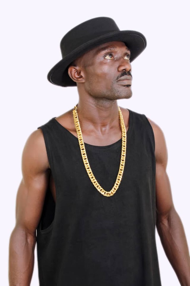 (Video) Ghanaian Rappers Must Beware, Immigration Officer Rapper Discovered 