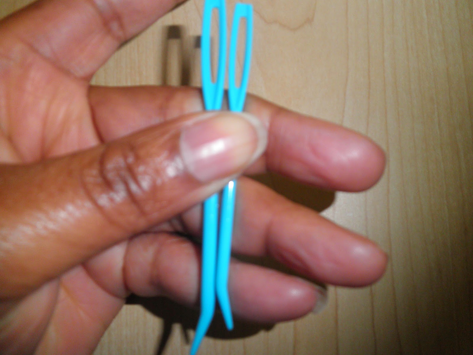 PhenomenalhairCare: Small plastic needles for Loc Tightening