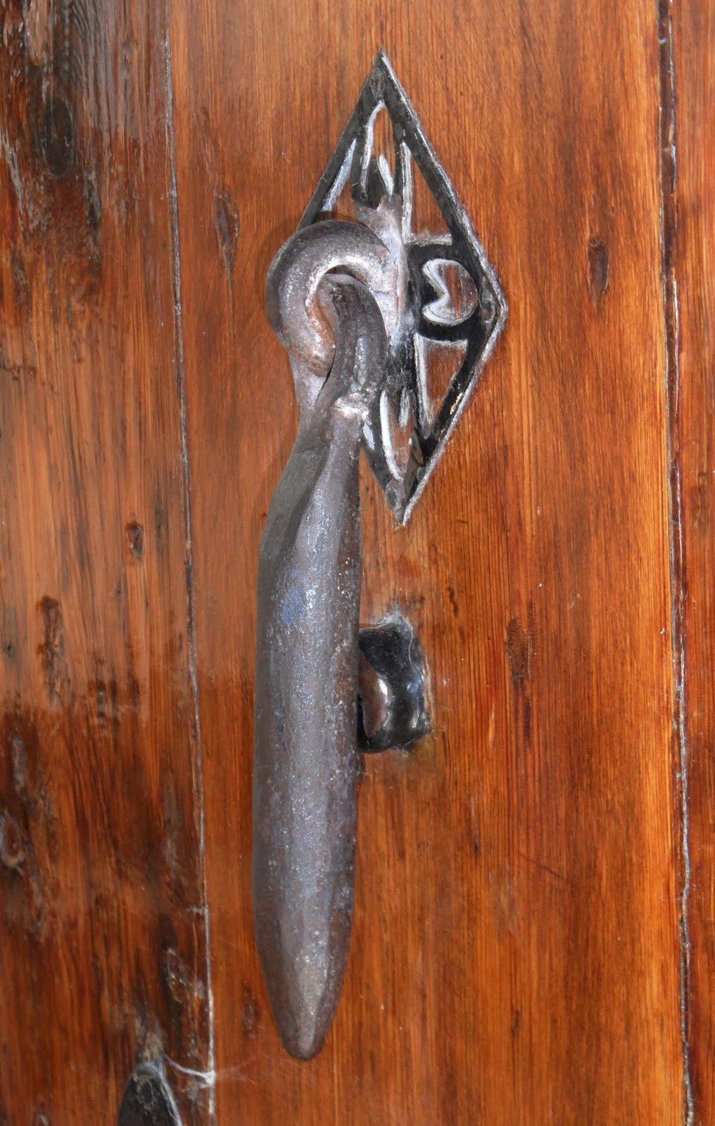 APIARIUM: *Picaportes-aldabas (I).