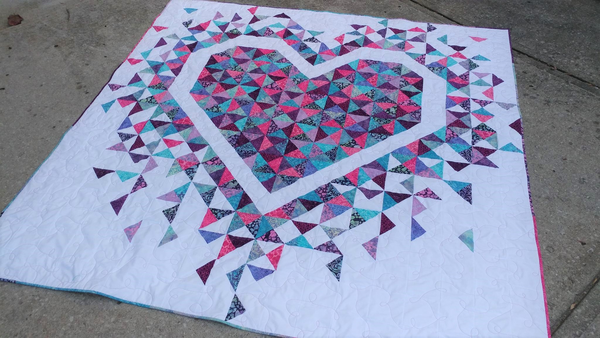 Slice of Pi Quilts: Love & Kisses Exploding Heart Quilt