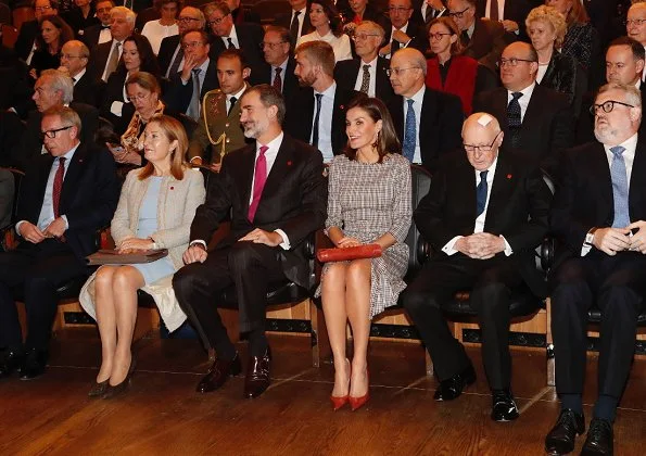 Queen Letizia wore Pedro del Hierro Checked dress and Magrit red pumps, carries Magrit clutch bag. She wore a Checked Dress by Pedro del Hierro