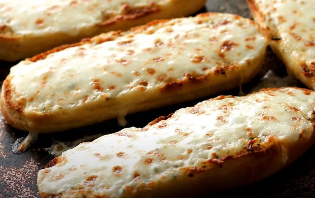 Cheesy garlic bread