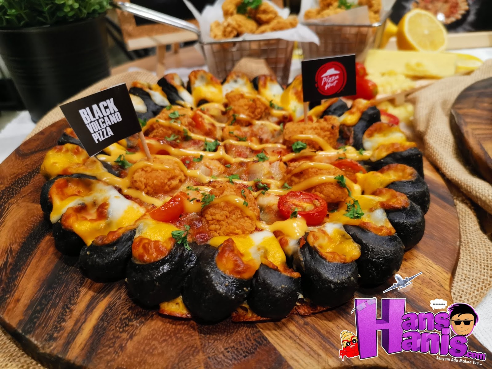 Pizza Hut Malaysia : Menu Baharu Black Volcano Pizza - Hans