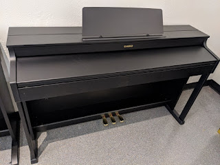 Casio AP-470 with closed key cover and lid