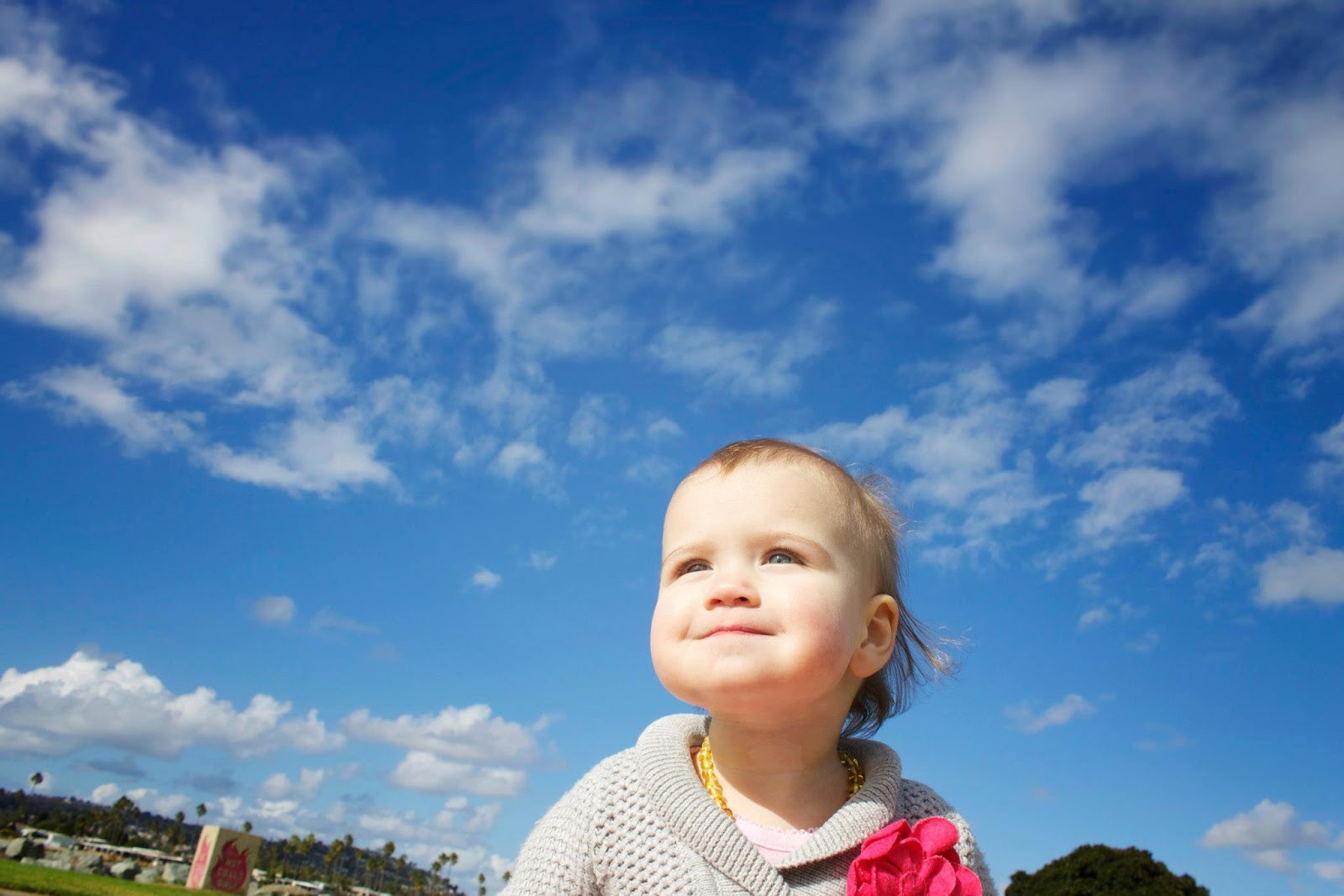 Baby who cares. Baby who cares. счастливый ребенок. мама и новорожденный. фотографии малышей.