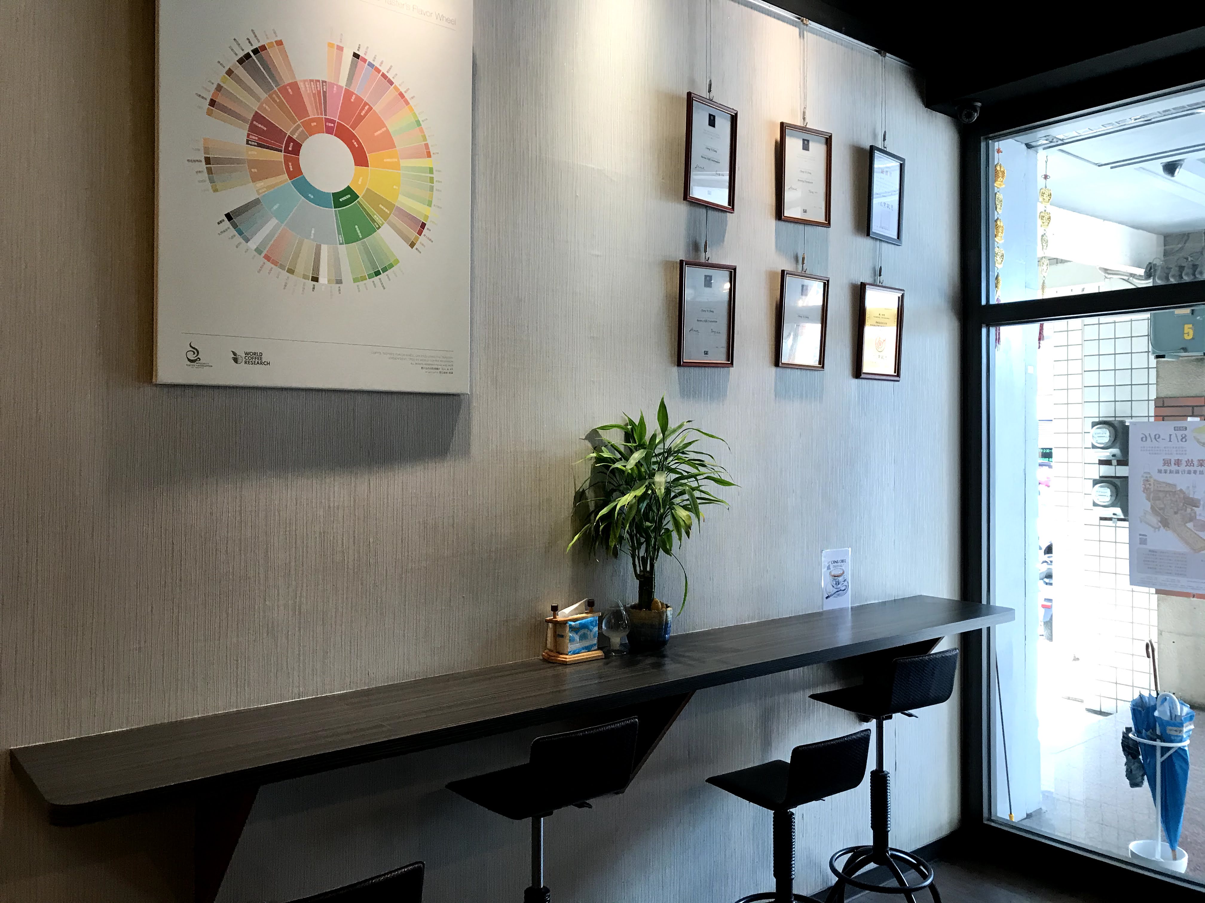 【嘉義|東區】藏.咖啡|泰奶千層、蜂蜜伯爵千層、特色千層|平價消費的咖啡空間