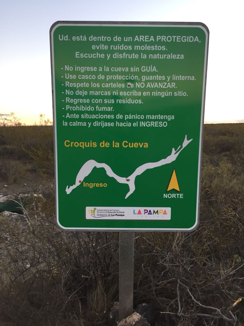 cartel Cueva de Halada, La Pampa, Argentina