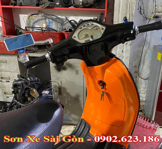 Mẫu sơn xe Vespa LX 125 màu cam đen cực đẹp