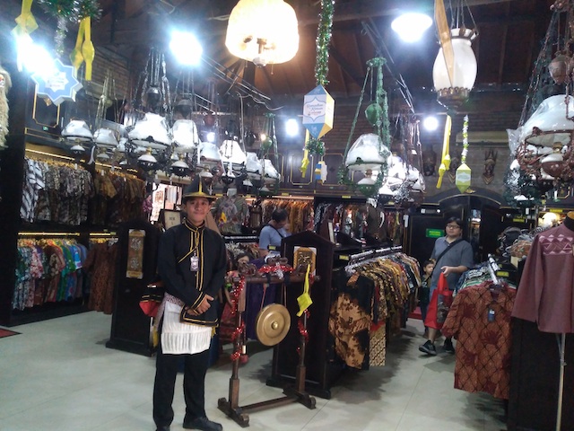 Belanja di Hamzah Batik Kaliurang Jogjakarta
