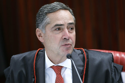 Presidente do TSE paralisa pedido sobre Ficha Limpa até definição do Supremo